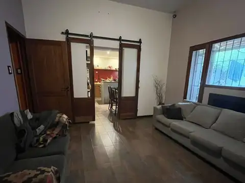 VENTA CASA 5 AMB. CON JARDÍN  Y QUINCHO - HAEDO