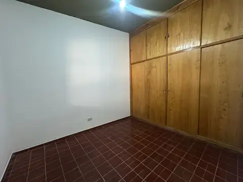 Casa 6 ambientes con 2 baños