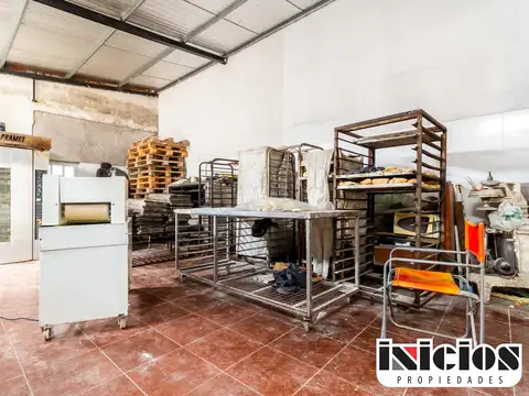 Local en Venta Via Púb.