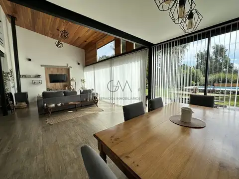 Casa 4 ambientes con 2 baños