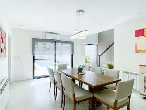 Chalet 4 dormitorios Venta - Olivos-Roche