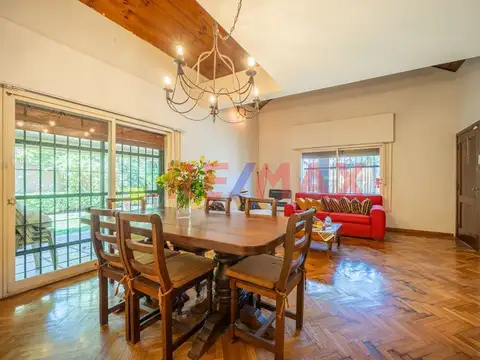 VENTA CASA DE 5 AMB CON PLAYROOM, EN MARTINEZ!