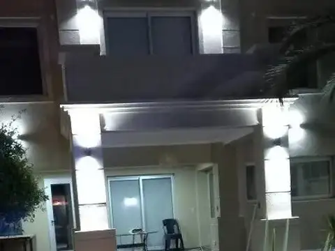 Santa Maria 990, Burzaco