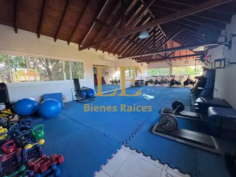 Casa en Alquiler con 1 cochera