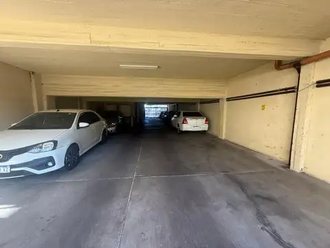 COCHERA FIJA TECHADA I Ubicada en un edificio
