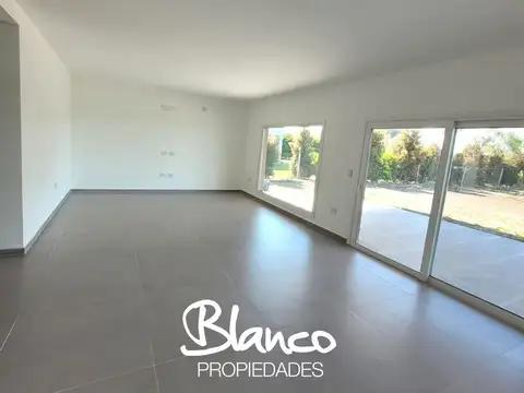 Casa 4 ambientes con 3 baños