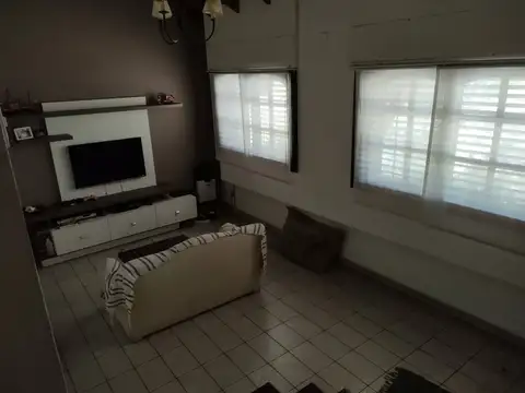 Casa en Venta en Castelar, USD 220.000