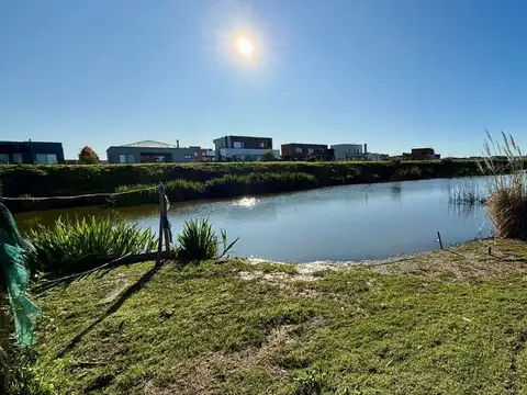 Terreno en Venta en El Cantón - Barrio Golf, USD 79.000