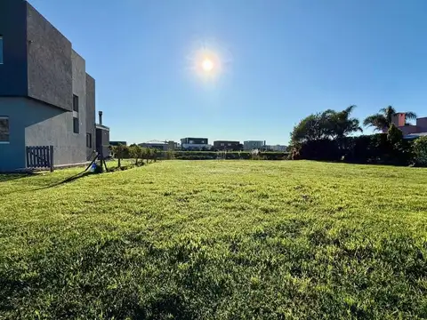 Terreno en Venta en El Cantón - Barrio Golf, USD 79.000