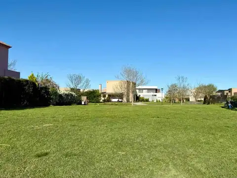 VENTA LOTE AL AGUA CANTON GOLF