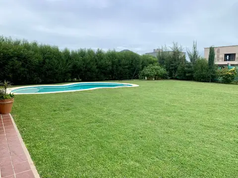 Casa 5 ambientes con 4 baños