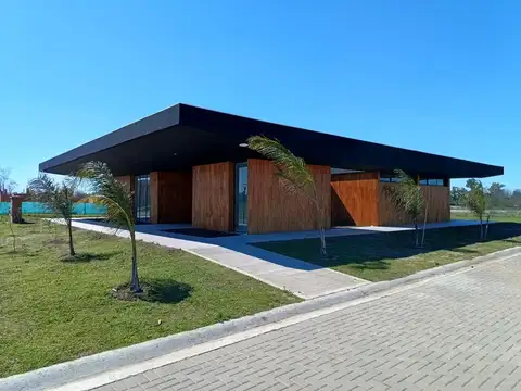 Mrb. Lote En Barrio Village Plaza. Bella