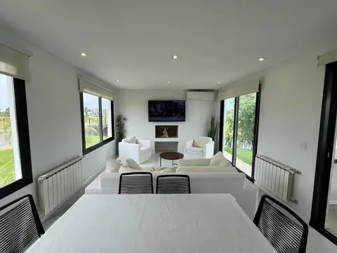 Casa en Venta con 4 cocheras