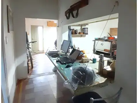 Casa 2 dormitorios con patio, Vieytes 229, Colón.