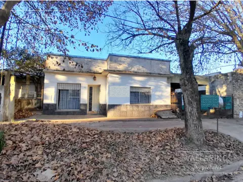 Casa 2 dormitorios con patio, Vieytes 229, Colón.