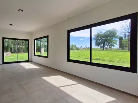 VENTA CASA 4 AMBIENTES BARRIO CERRADO LUJAN