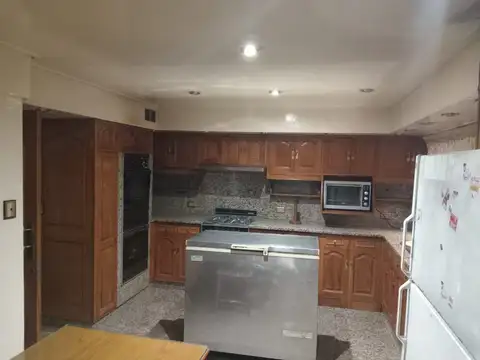 Avenida Bartolomé Mitre 2400, Piso 1