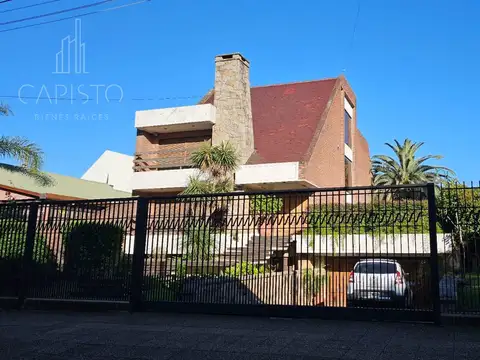 Casa 10 ambientes con 7 baños