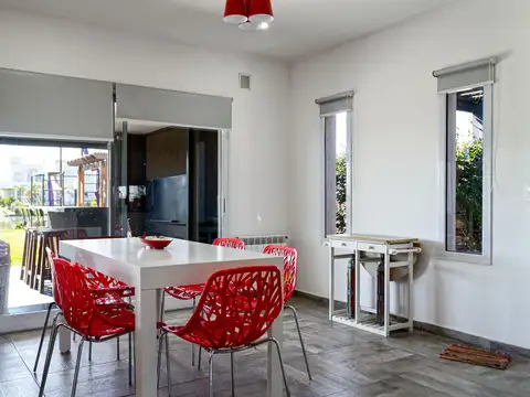 Casa 5 ambientes con 3 baños