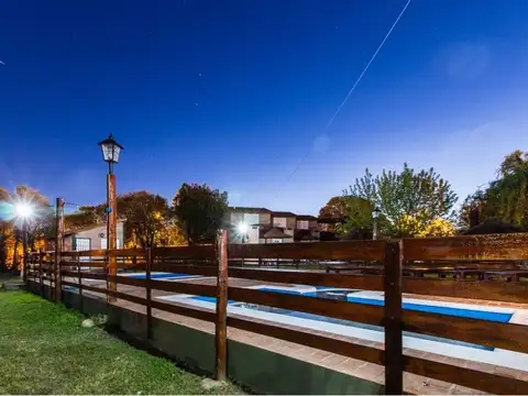 Casa 32 ambientes con 10 baños