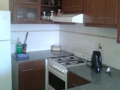 EXCELENTE DPTO - GRAN LUMINOSIDAD - Zona Pza Rocha y San Martín