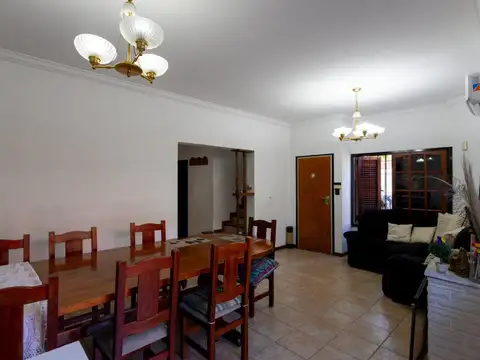 Depto Tipo Casa 5 ambientes con 2 baños