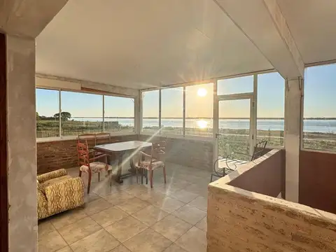 Casa 6 ambientes con 2 baños