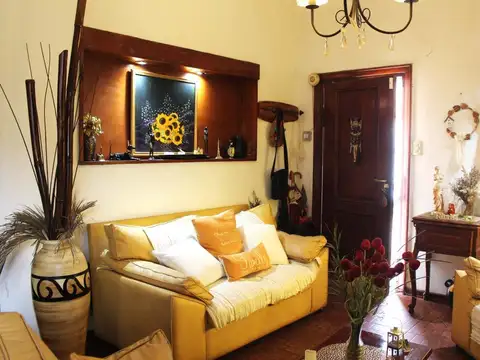 Casa 6 ambientes con 1 baño