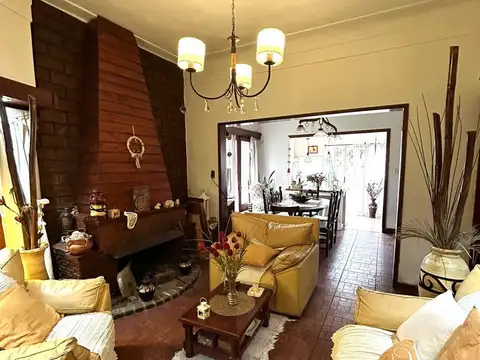 VENTA CASA 6 AMBIENTES CON PATIO Y JARDIN EN WILDE