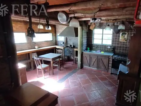 Venta de casa quinta de 3 ambientes con jardín en Arturo Segui