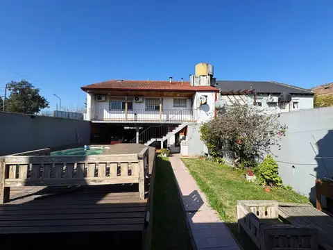 Casa en Venta con 4 cocheras