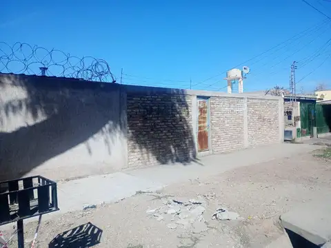 Venta Gran terreno en Godoy Cruz Cerrado medianera