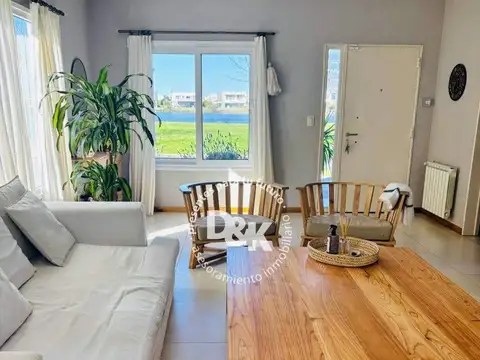 Casa 4 ambientes con 2 baños