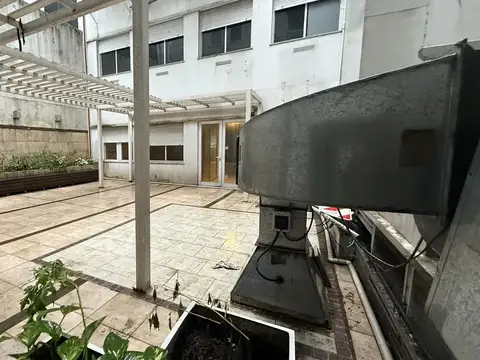 Edificio en Block con Local comercial