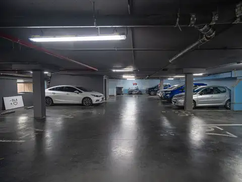 OPORTUNIDAD. EXCELENTE COCHERA