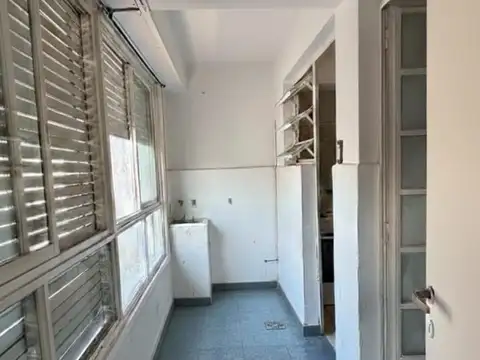 Departamento 6 ambientes con 2 baños