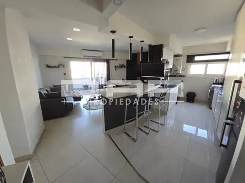 APTO CRÉDITO - HERMOSO Y MODERNIZADO DEPARTAMENTO DE 4 AMBIENTES CON COCHERA - Juan B. Justo 7800