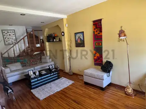 Casa 5 ambientes con 2 baños