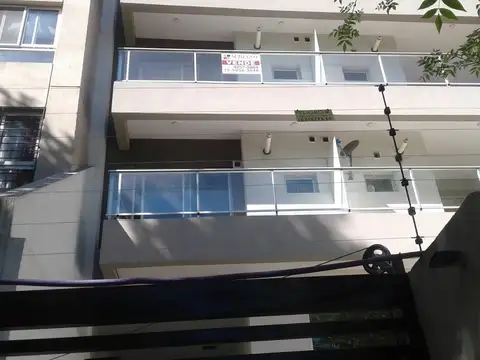 MAGNIFICO DEPARTAMENTO DOS AMBIENTES CON COCHERA  EN QUILMES CENTRO.