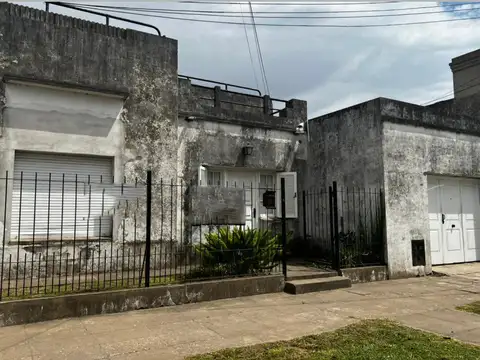 CASA CON INMEJORABLE UBICACIÓN EN VENTA, GENERAL LAS HERAS