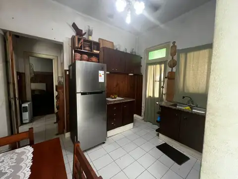 Casa 6 ambientes con 2 baños