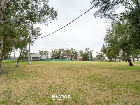 Colectora Autopista Pedro Eugenio Aramburu, Canonigo Saenz y Juan Iturralde