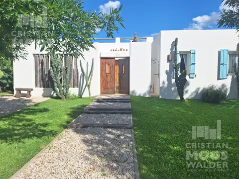 Casa 4 ambientes con 2 baños