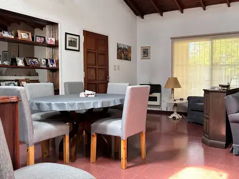 Casa 5 ambientes con 3 baños