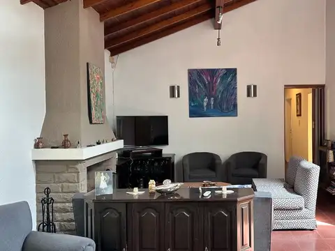 Casa venta Ingeniero Maschwitz centro-Escobar-5 ambientes-Quincho-Pileta-Paseo Mendoza-APTO CREDITO