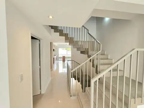Depto Tipo Casa en Venta de 3 dormitorios