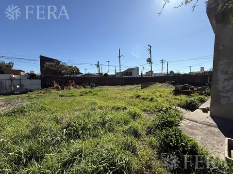 Venta casa 4 ambientes sobre tres lotes con cochera en San Francisco Solano