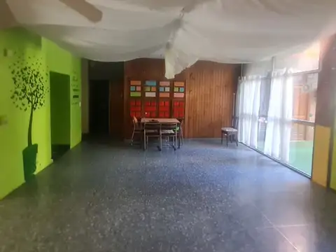 Casa 10 ambientes con 4 baños