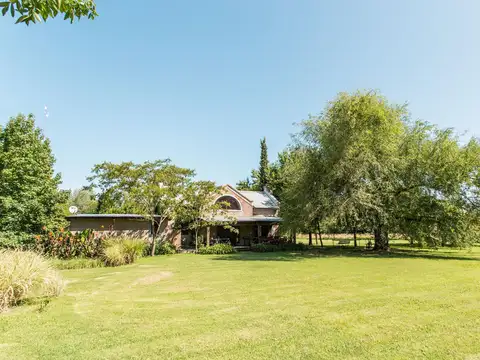 Casa 6 ambientes con 5 baños