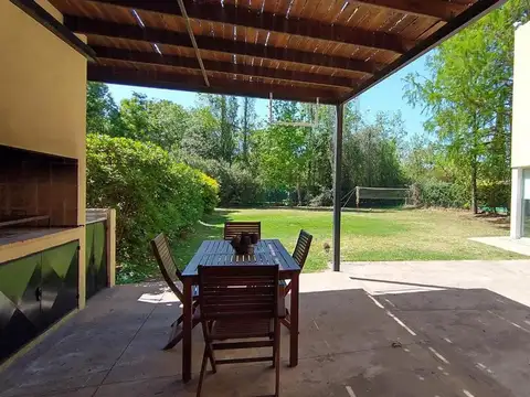 Casa en Venta con 2 cocheras